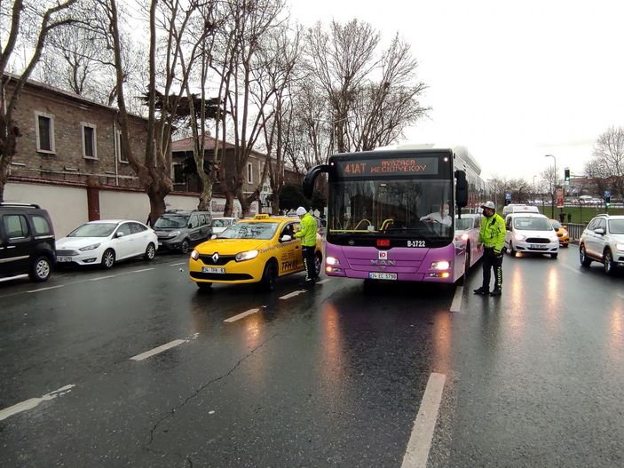 Şişli'de toplu ulaşım araçlarında koronavirüs denetimi -1