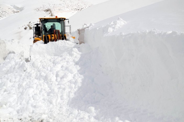 Muş'ta 'Kar Kaplanları'nın 6 metre karla zorlu mücadelesi -6