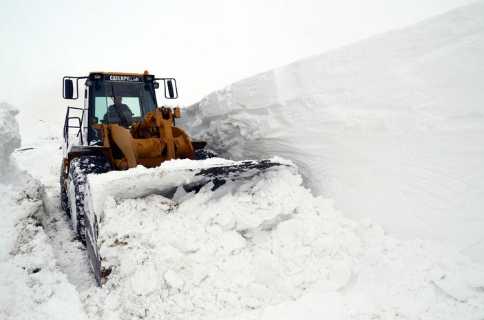 Muş'ta 'Kar Kaplanları'nın 6 metre karla zorlu mücadelesi -9