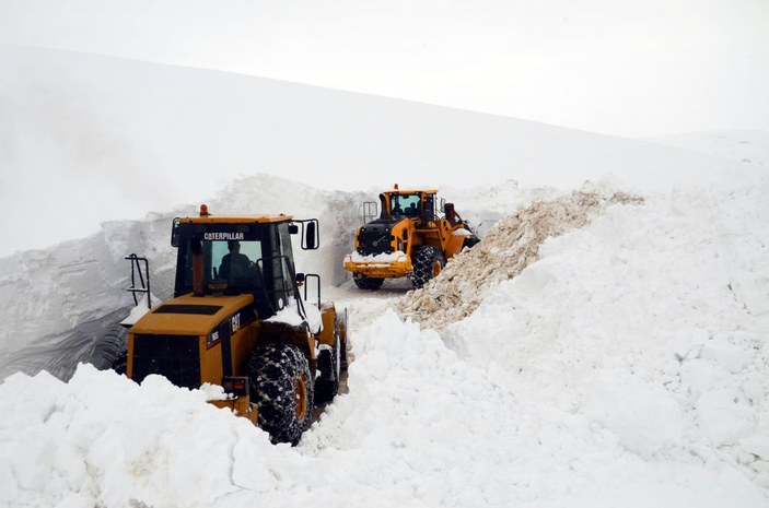 Muş'ta 'Kar Kaplanları'nın 6 metre karla zorlu mücadelesi -1