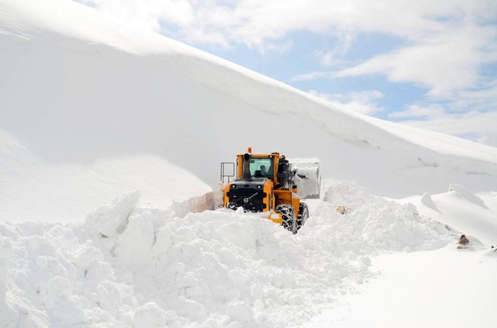 Muş'ta 'Kar Kaplanları'nın 6 metre karla zorlu mücadelesi -3