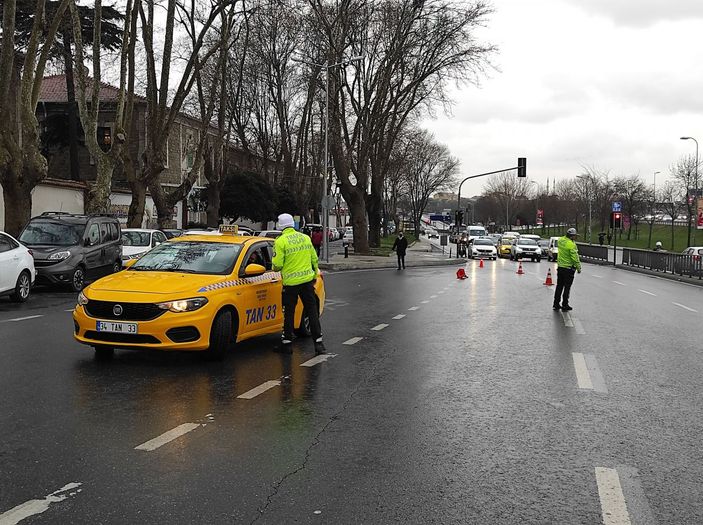 Şişli'de toplu ulaşım araçlarında koronavirüs denetimi -5