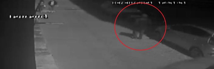 Düşen cam parçalarından saniyelerle kurtuldu -6