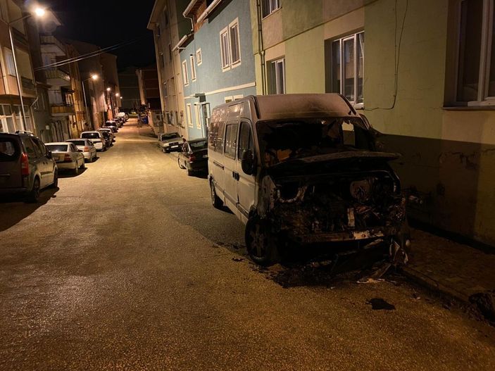 d Park halindeki araç yanarak kullanılmaz hale geldi -4