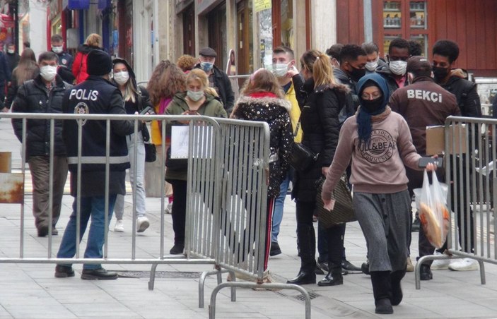 Giresun’da cadde ve sokaklarda insan yoğunluğu -1