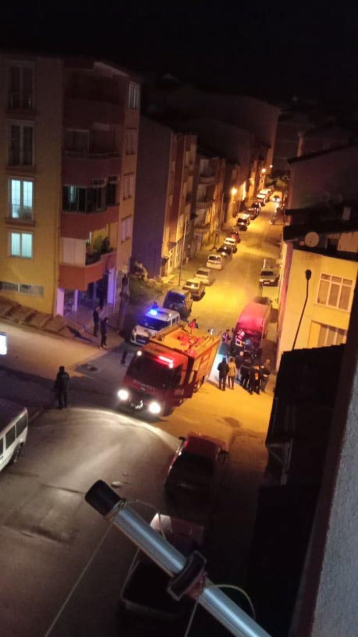 Park halindeki araç yanarak kullanılmaz hale geldi -2