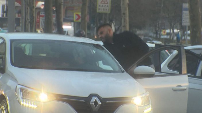 Beyoğlu'nda trafik magandası tartıştığı sürücüyü darp etti -1