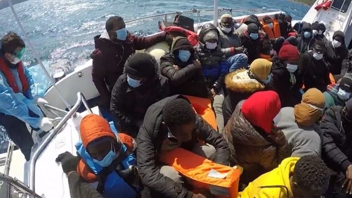 Çeşme açıklarında 37 düzensiz göçmen kurtarıldı -2