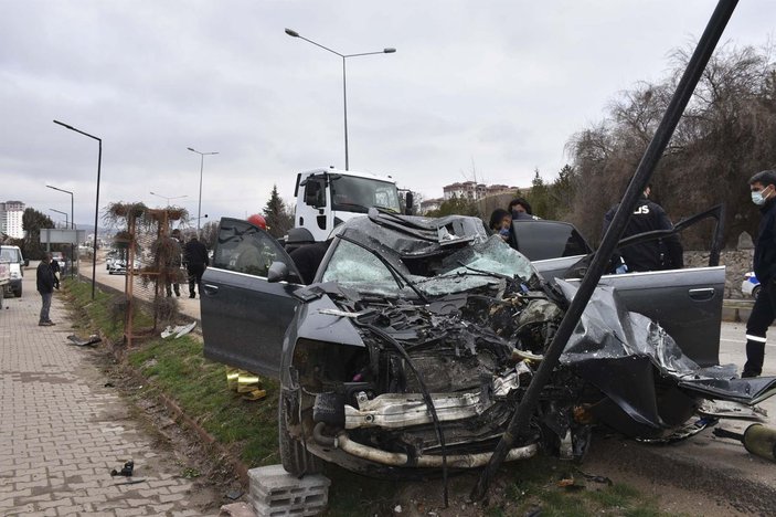 Kırıkkale'de iki otomobil çarpıştı: 2 yaralı -2