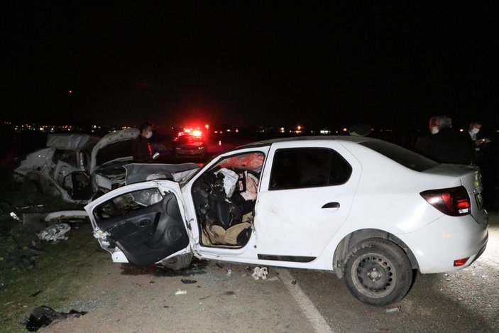 Şanlıurfa'da iki otomobil çarpıştı