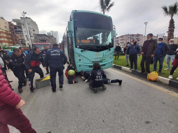 Otobüsün altında sürüklenen kadının mucize kurtuluşu kameralara yansıdı -5