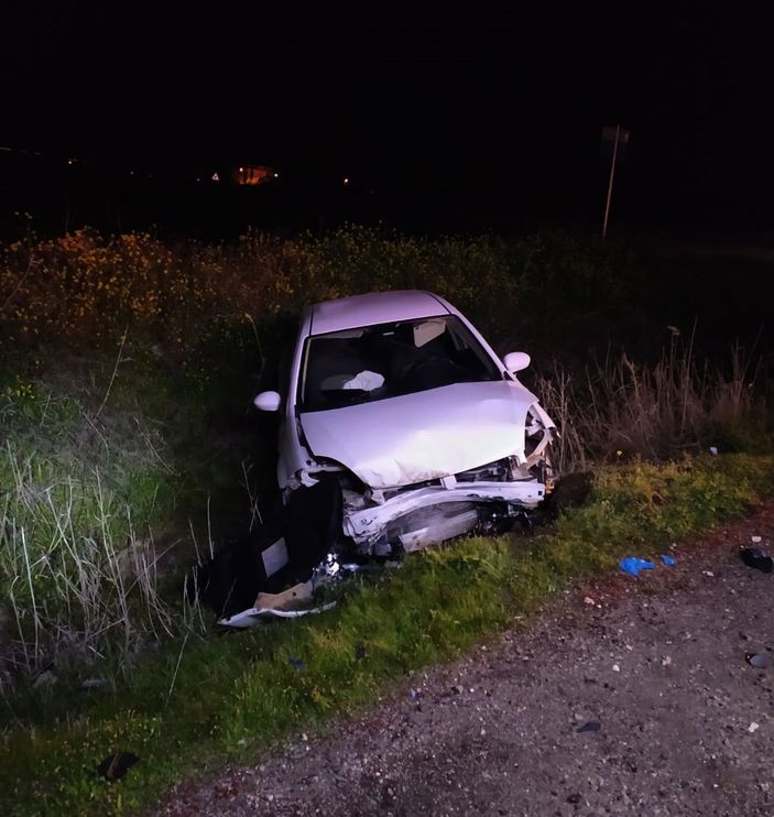 Şarampole devrilen otomobilin sürücüsü yaralandı -3