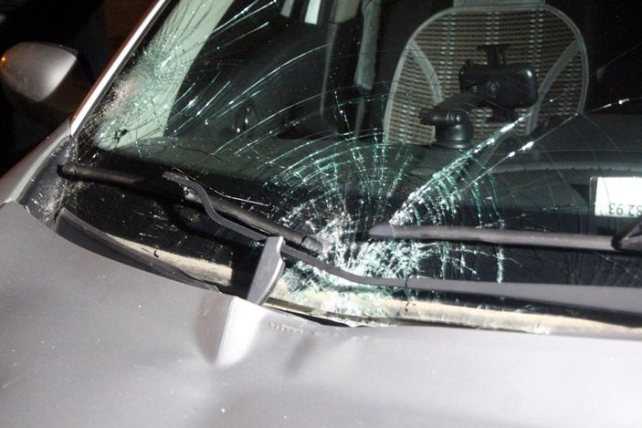 Üçüncü kattan otomobilin üzerine düşen kadın yaralandı -5