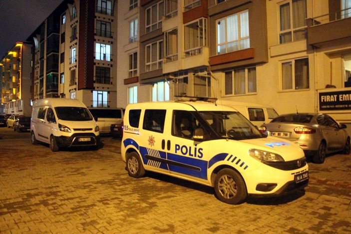 Üçüncü kattan otomobilin üzerine düşen kadın yaralandı -8