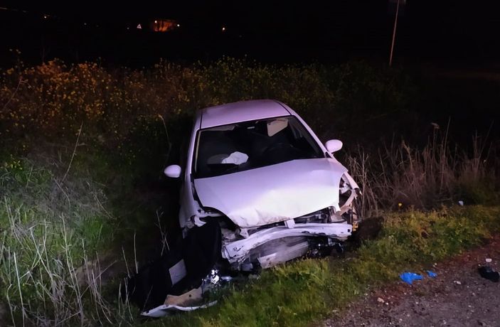 Şarampole devrilen otomobilin sürücüsü yaralandı -2