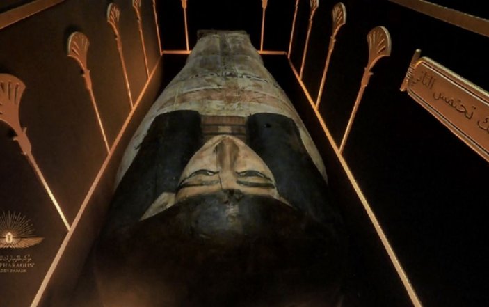 Mısır’da 18 kral ve 4 kraliçenin mumyası kortej eşliğinde müzeye taşındı -5
