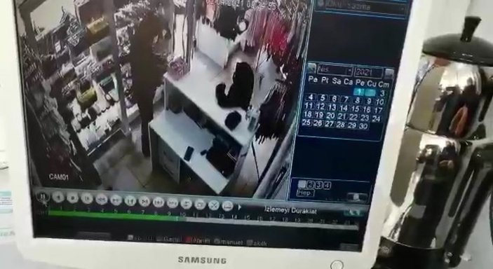 Sultangazi'de mağazadan cep telefonu hırsızlığı kamerada -1