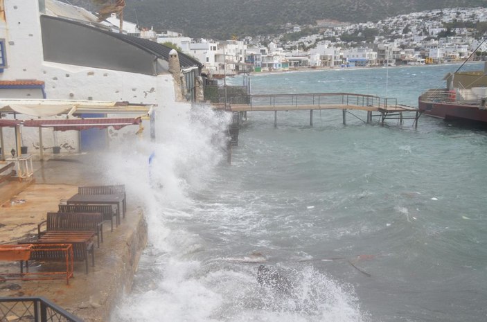 Bodrum'da 'fırtına' günlük yaşamı olumsuz etkiledi -6