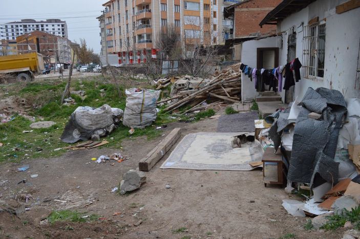 Çalınan ekmek teknesinin yerine 3 tane hediye edildi -2