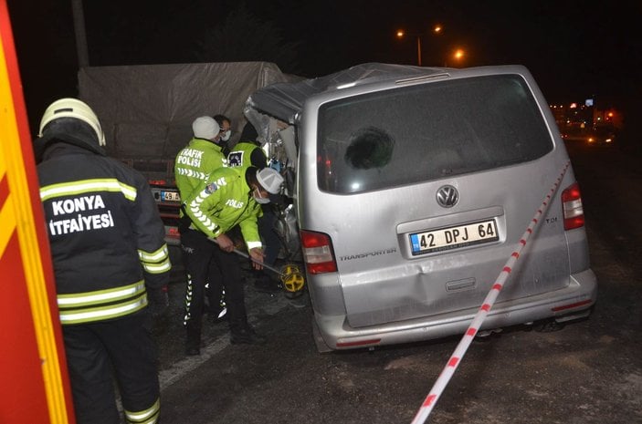 Konya'da TIR'a arkadan çarpan minibüsün sürücüsü öldü -4