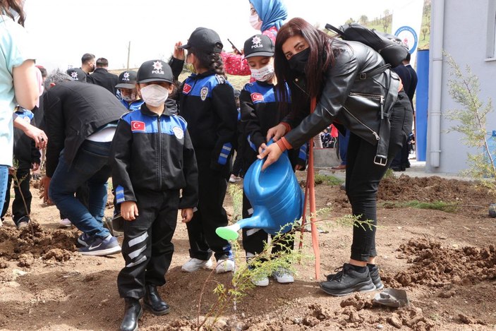 Şırnak'ta şehit 136 polisin anısına fidan dikildi -9