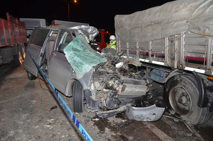 Konya'da TIR'a arkadan çarpan minibüsün sürücüsü öldü -2