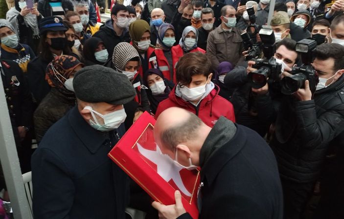 Bakan Soylu, Bursa’da şehit cenazesine katıldı -3