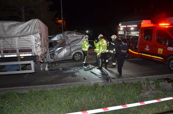 Konya'da TIR'a arkadan çarpan minibüsün sürücüsü öldü -5