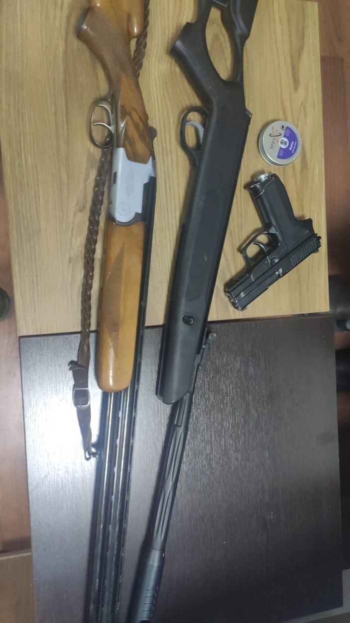 Baz istasyonunda hırsızlık yaparken yakalandılar -7