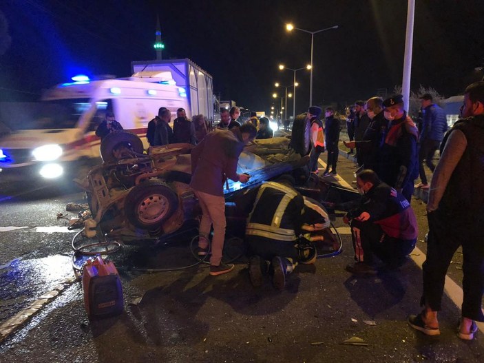 Manisa’da iki otomobil çarpıştı: 2 ölü, 4 yaralı -1