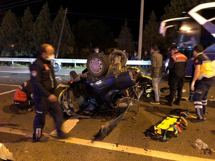 Manisa’da iki otomobil çarpıştı: 2 ölü, 4 yaralı -8