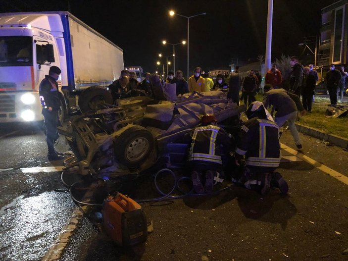 Manisa’da iki otomobil çarpıştı: 2 ölü, 4 yaralı -2