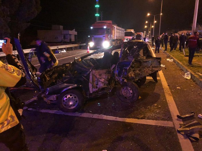 Manisa’da iki otomobil çarpıştı: 2 ölü, 4 yaralı -6