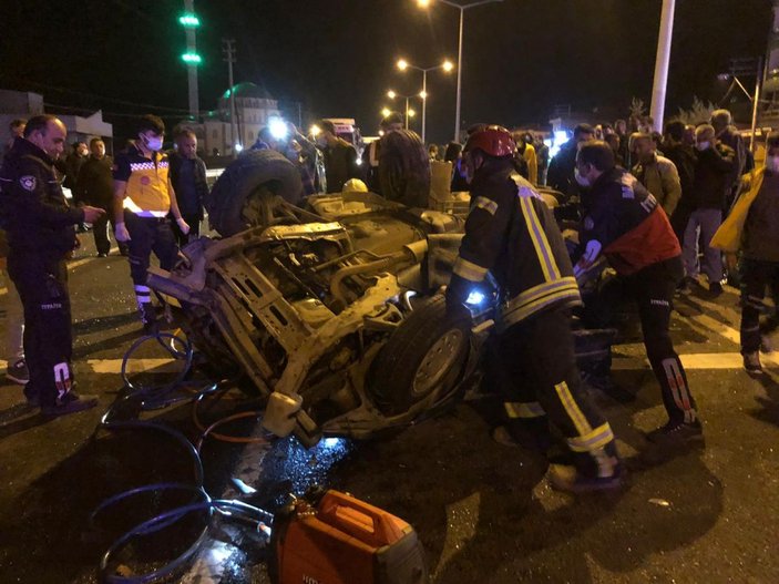 Manisa’da iki otomobil çarpıştı: 2 ölü, 4 yaralı -4