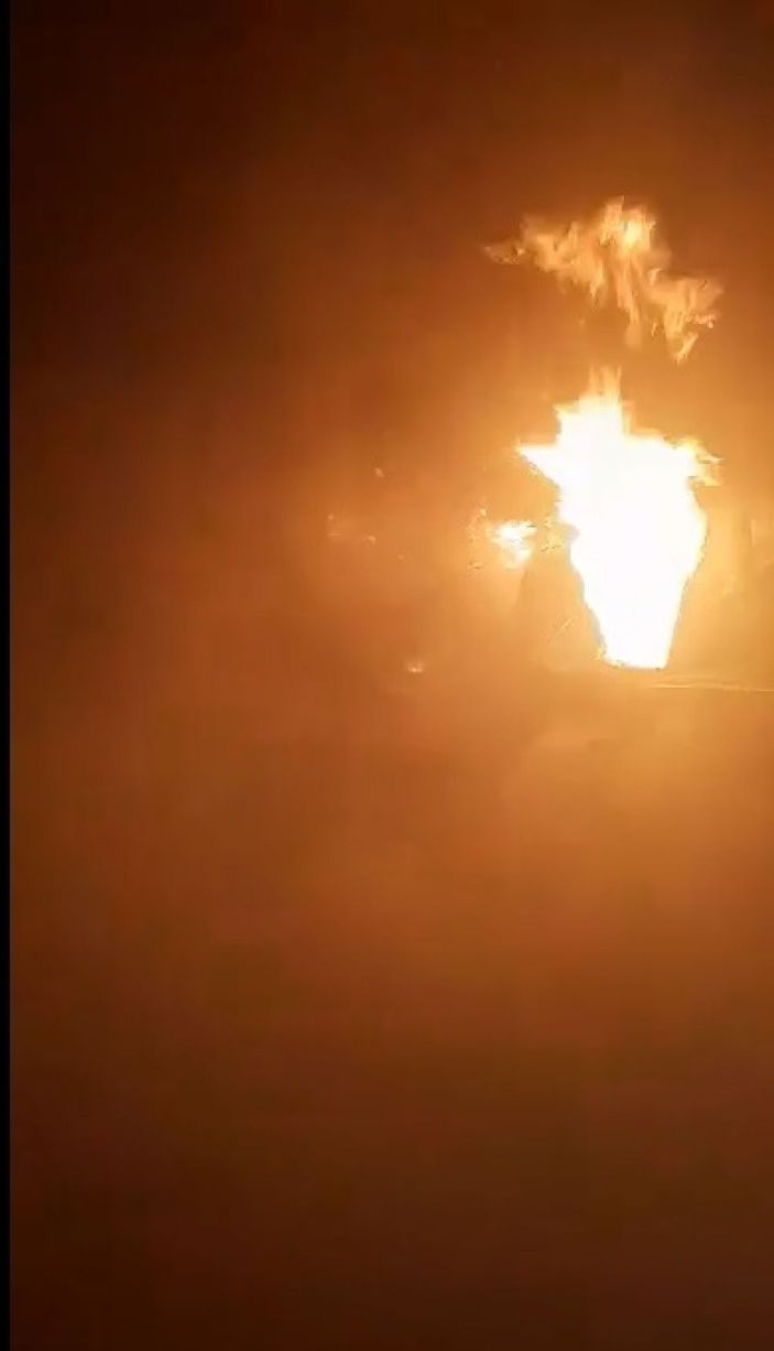 Kız kardeşini taciz ettiği iddiasıyla komşusunun cipini yaktı -1