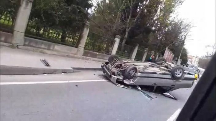 Kağıthane'de takla atan otomobilin sürücüsü kazayı hafif sıyrıklarla atlattı -2