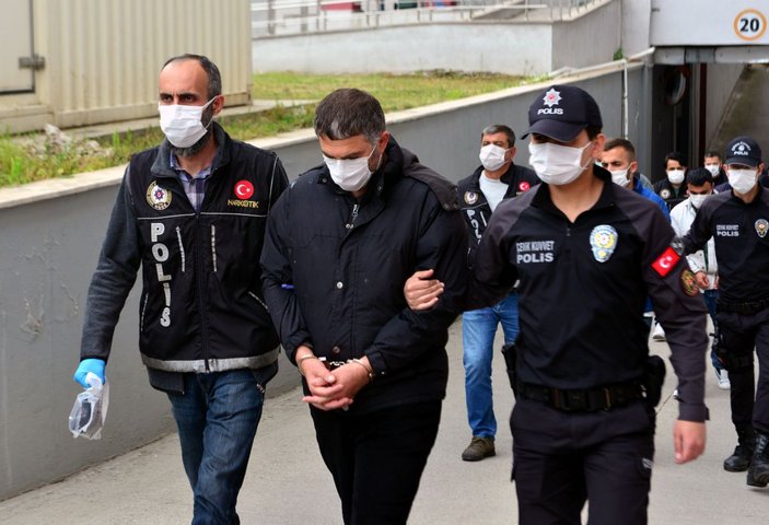 Uyuşturucuyu ‘Kübra’ diye şifreleyen 7 şüpheli tutuklandı -4
