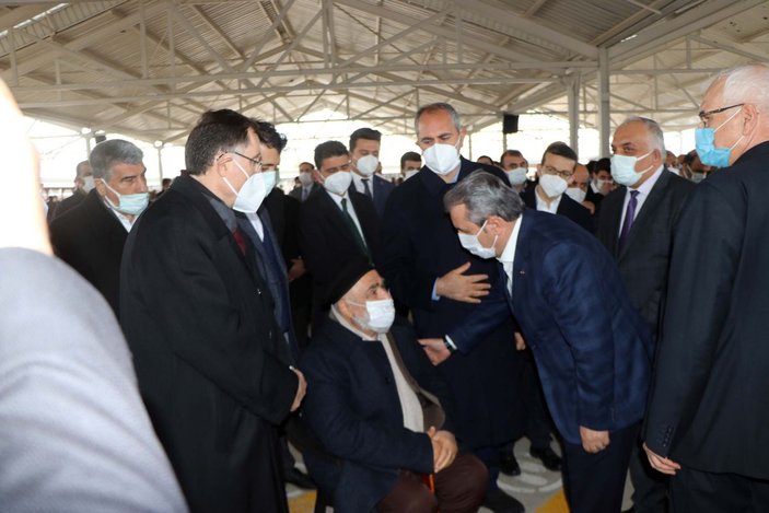 Adalet Bakanı Gül'ün annesi son yolculuğuna uğurlandı -7