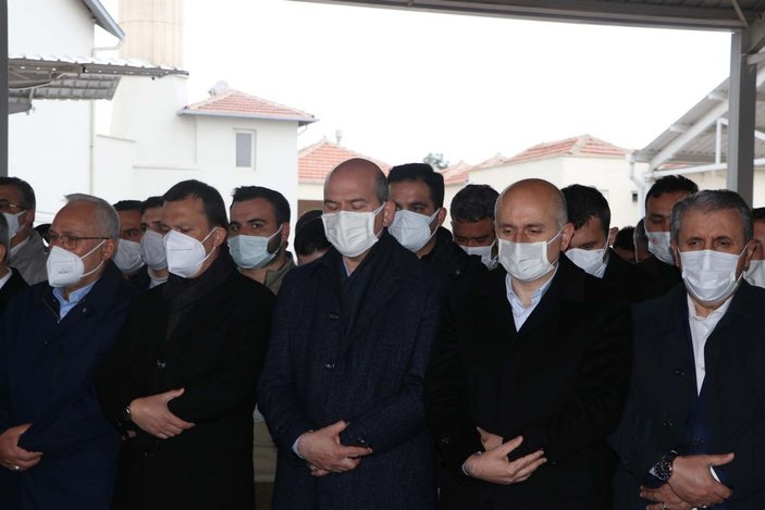 Adalet Bakanı Gül'ün annesi son yolculuğuna uğurlandı -5