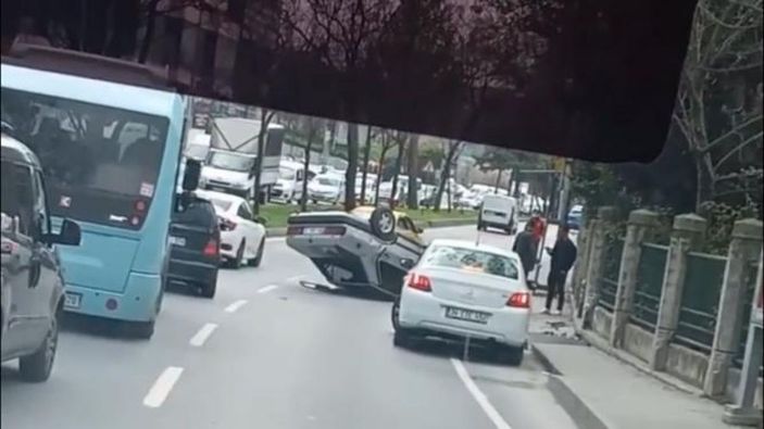 Kağıthane'de takla atan otomobilin sürücüsü kazayı hafif sıyrıklarla atlattı -1