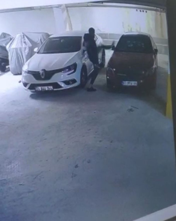 Öfkeli genç, Rus kadının lüks aracını hurdaya çevirip cep telefonuyla da kaydetti -16