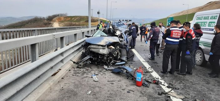 Kamyona çarpan otomobilin sürücüsü öldü -4