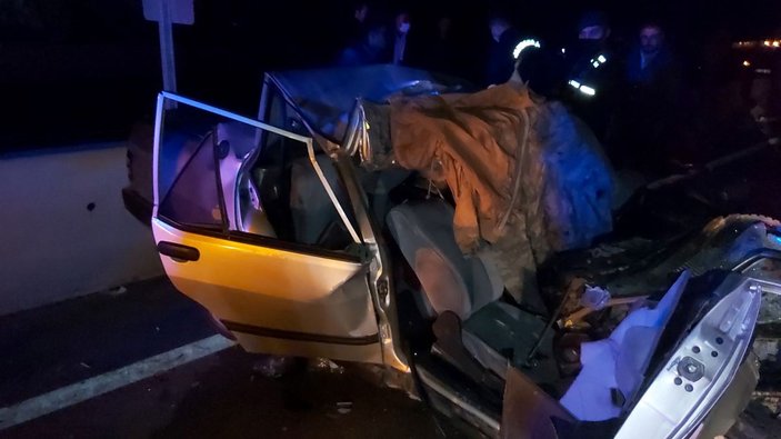 Kamyona arkadan çarpan otomobildeki 2 kişi öldü, 2 kişi yaralandı (3)- Yeniden -1