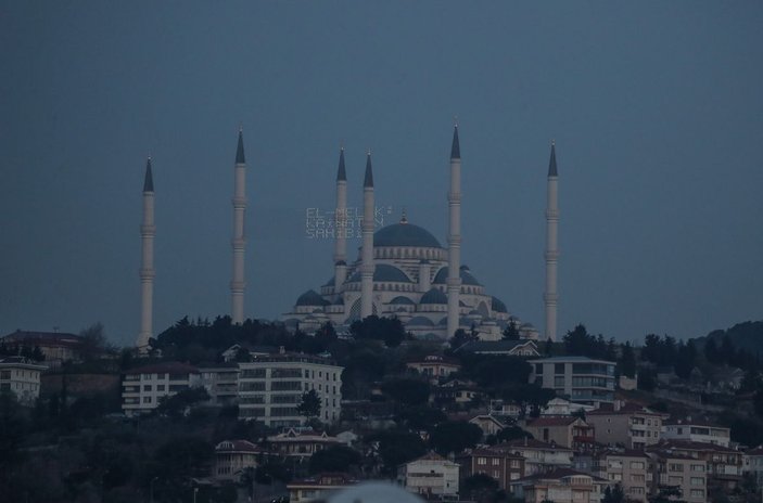 İstanbul camilerinde Ramazan'ın habercisi mahyalar yakıldı  -8