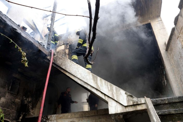 Gaziantep'te metruk bina yangını, 1 saatte söndürüldü -6