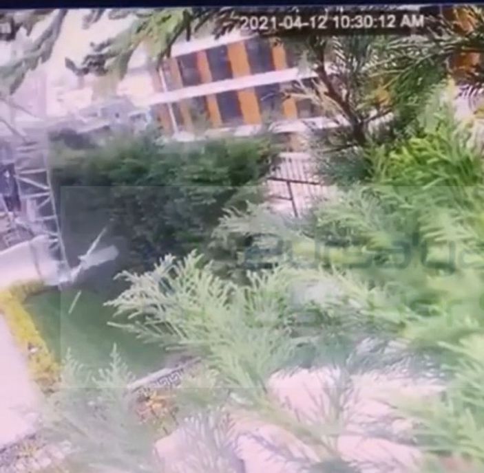 İnşaattaki vinç, rüzgarda devrildi -6