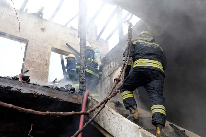 Gaziantep'te metruk bina yangını, 1 saatte söndürüldü -5