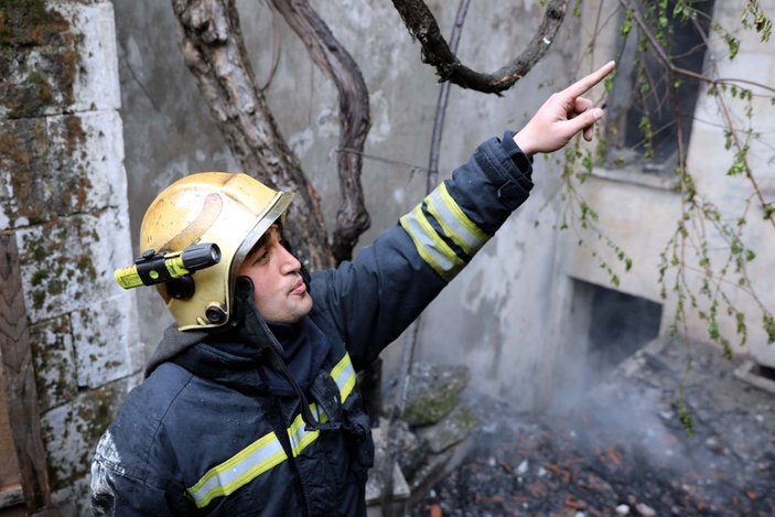 Gaziantep'te metruk bina yangını, 1 saatte söndürüldü -4