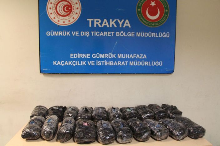 Kapıkule'de, TIR çekicisine gizlenen 208 bin uyuşturucu hap ele geçirildi -2