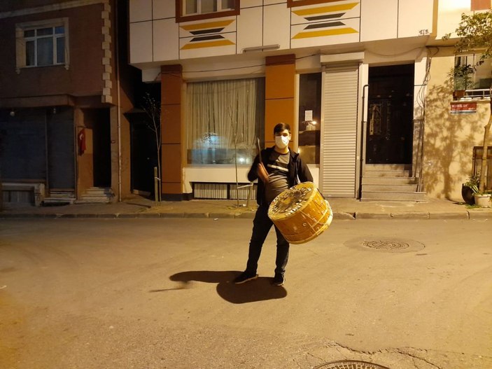 İstanbul'da Ramazan davulcuları vatandaşları ilk sahura kaldırdı -1